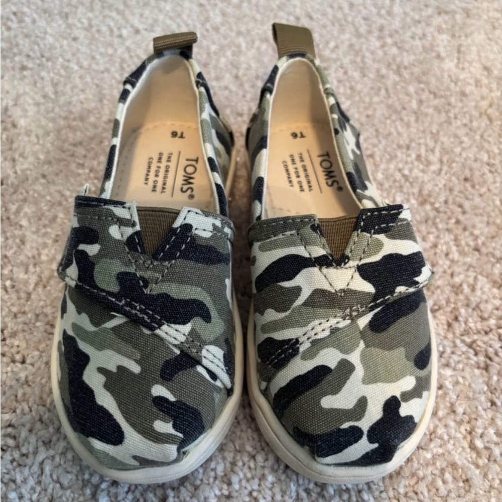 TOMS Kids Green Camouflage Sneakers
